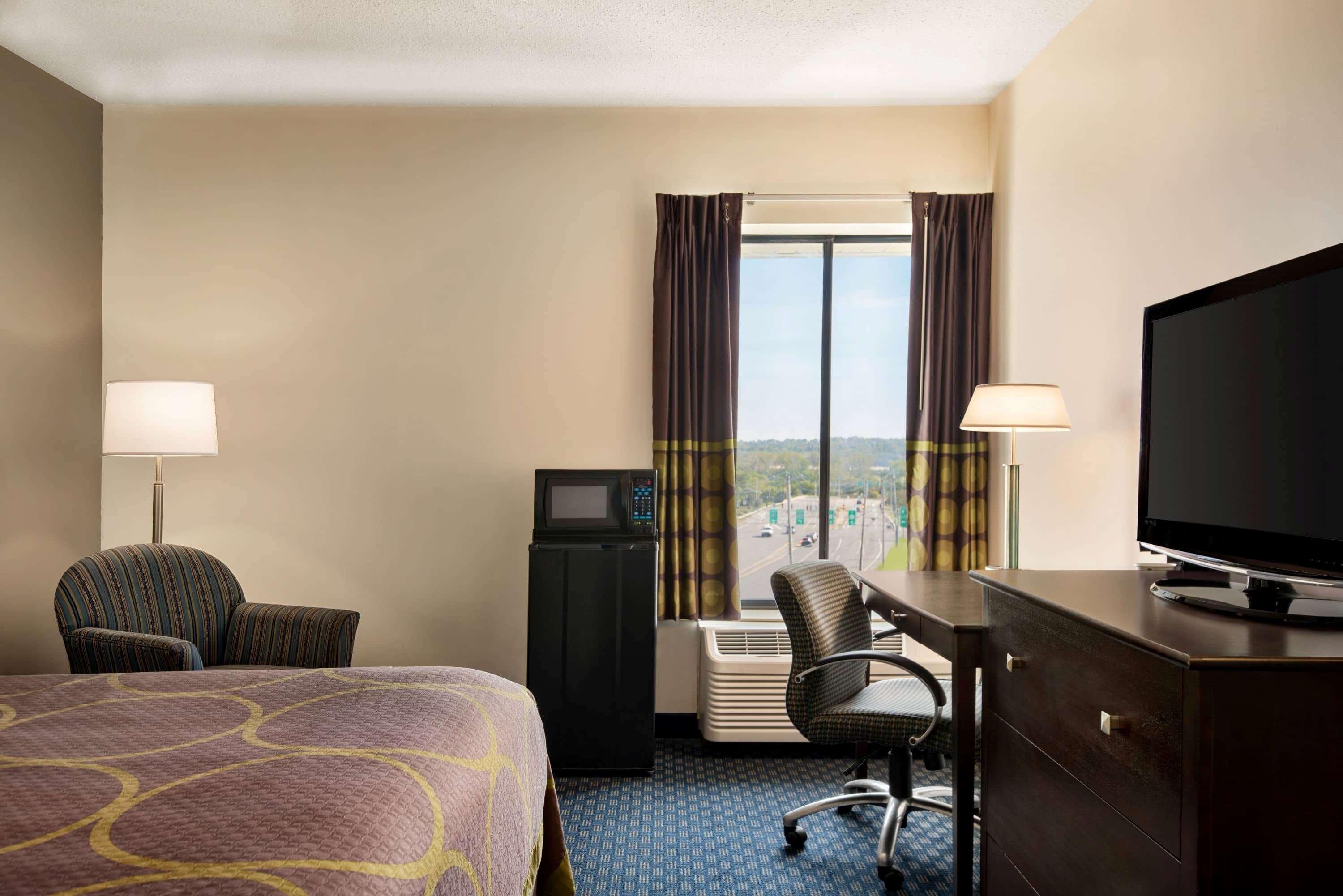 Super 8 By Wyndham Liverpool/syracuse North Airport Hotel Liverpool
