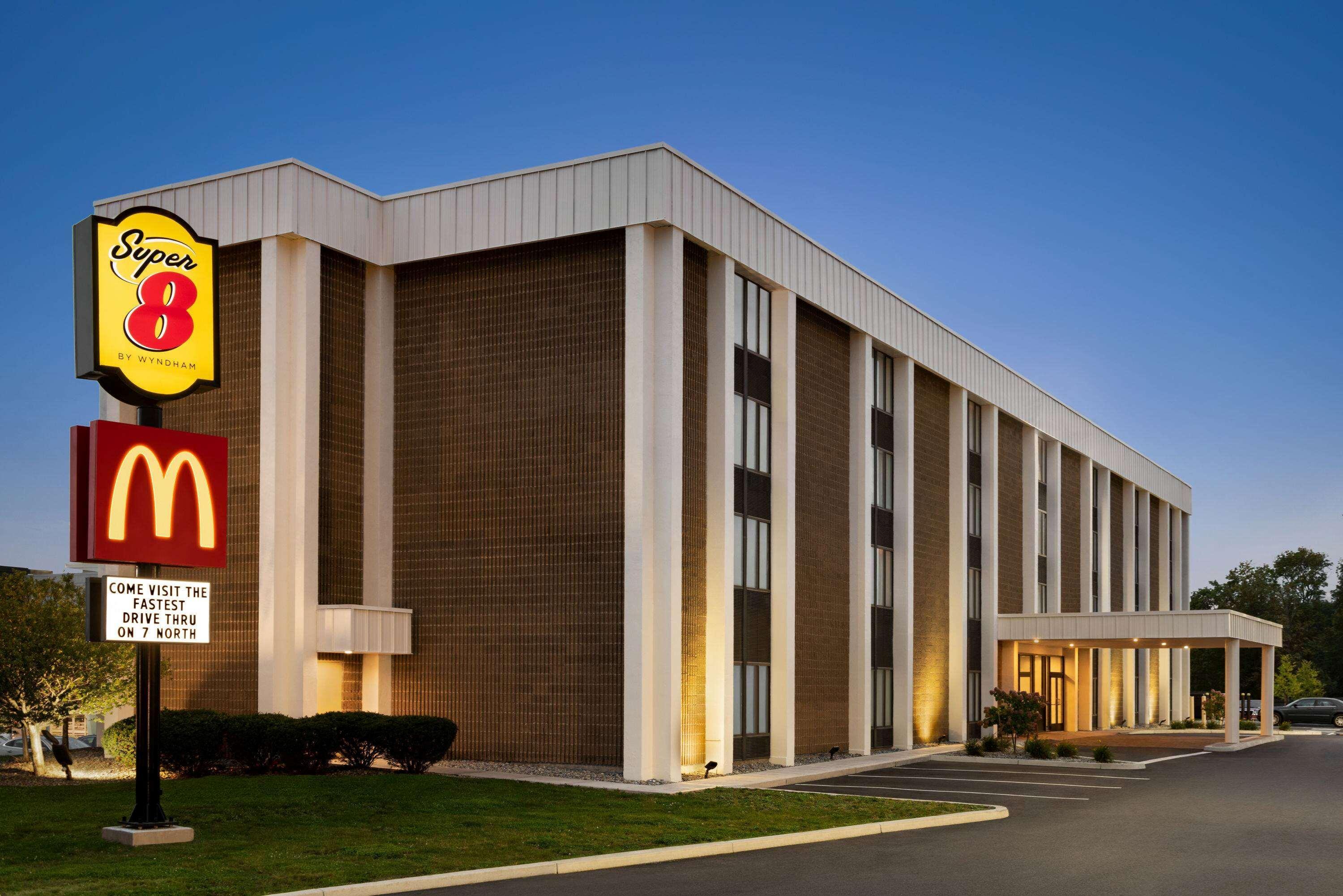 Super 8 By Wyndham Liverpool/syracuse North Airport Liverpool